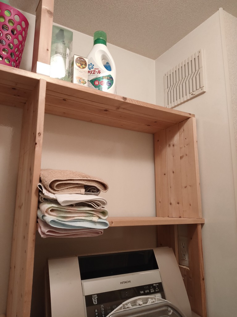 洗面所と脱衣所の隙間収納をdiyで作ってみたら便利な棚が爆誕しました Homedify